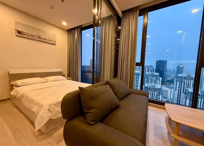 Peak Luxury Living With King Bed Golf Pool And Gym