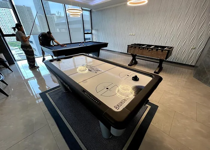 Peak Luxury Living With King Bed Golf Pool And Gym Lejlighed Bangkok
