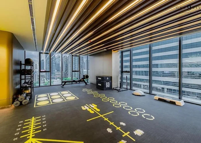 Peak Luxury Living With King Bed Golf Pool And Gym * Bangkok