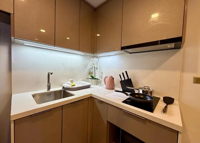 Lejlighed Peak Luxury Living With King Bed Golf Pool And Gym Bangkok