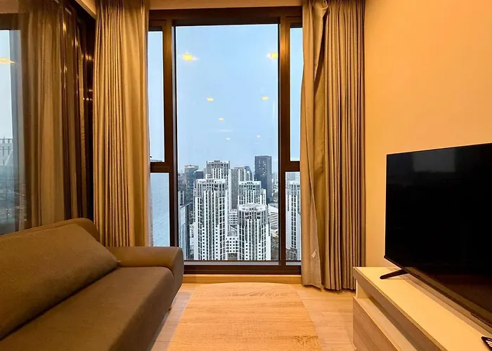 Peak Luxury Living With King Bed Golf Pool And Gym Lejlighed Bangkok