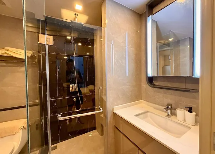 Peak Luxury Living With King Bed Golf Pool And Gym * Bangkok