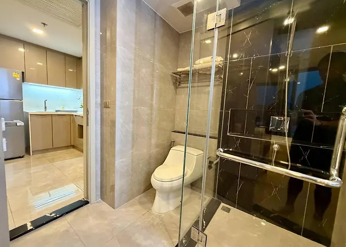 Peak Luxury Living With King Bed Golf Pool And Gym Bangkok