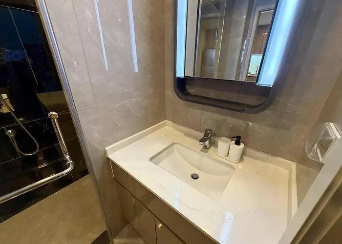 Peak Luxury Living With King Bed Golf Pool And Gym Bangkok